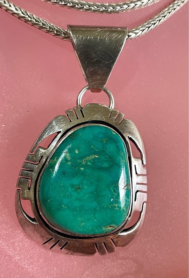 Navajo~ Halsband 925 Silver~ Naturlig turkos sten hänget. Artist Signerad JP.