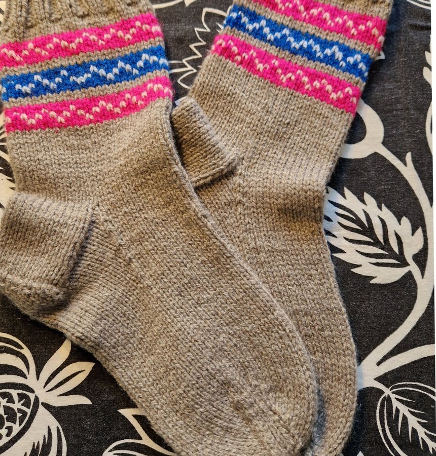 Nya hemstickade raggsockor 37/38