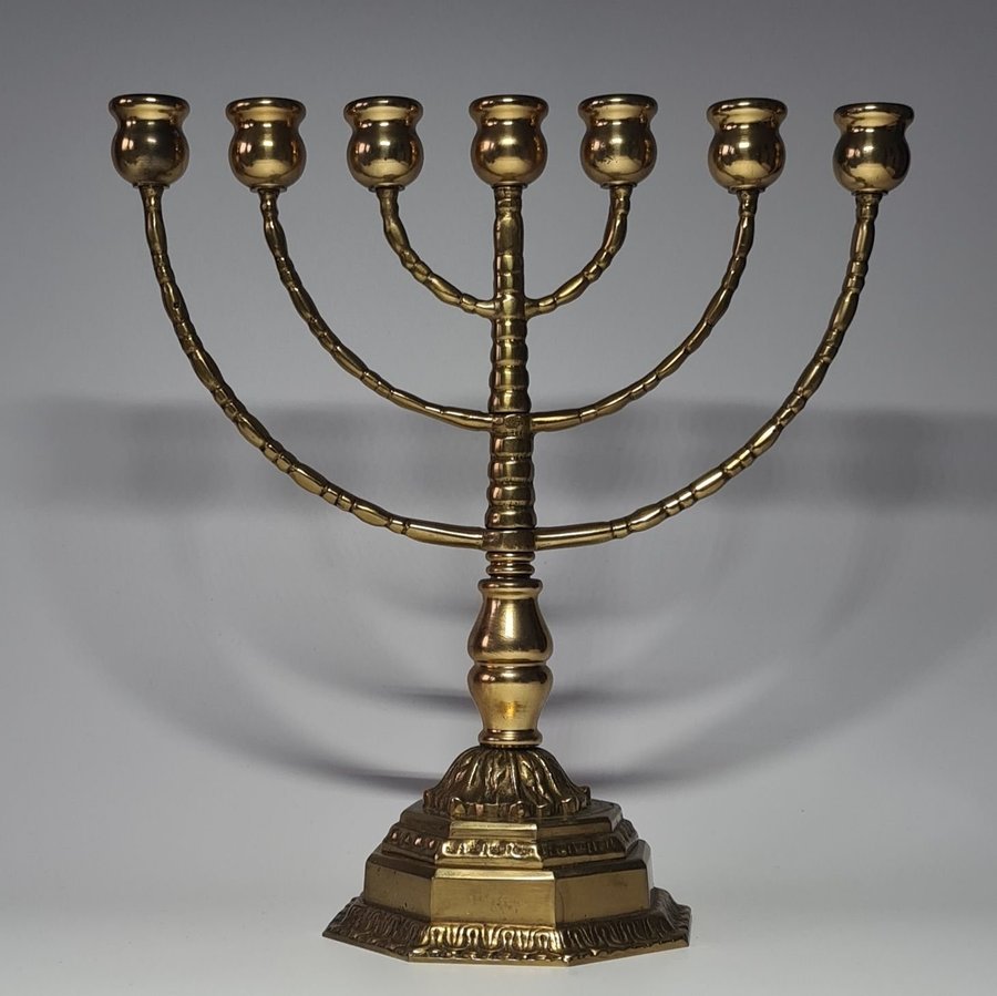 Sjuarmad "Menorah" ljusstake i mässing, 1900 talet