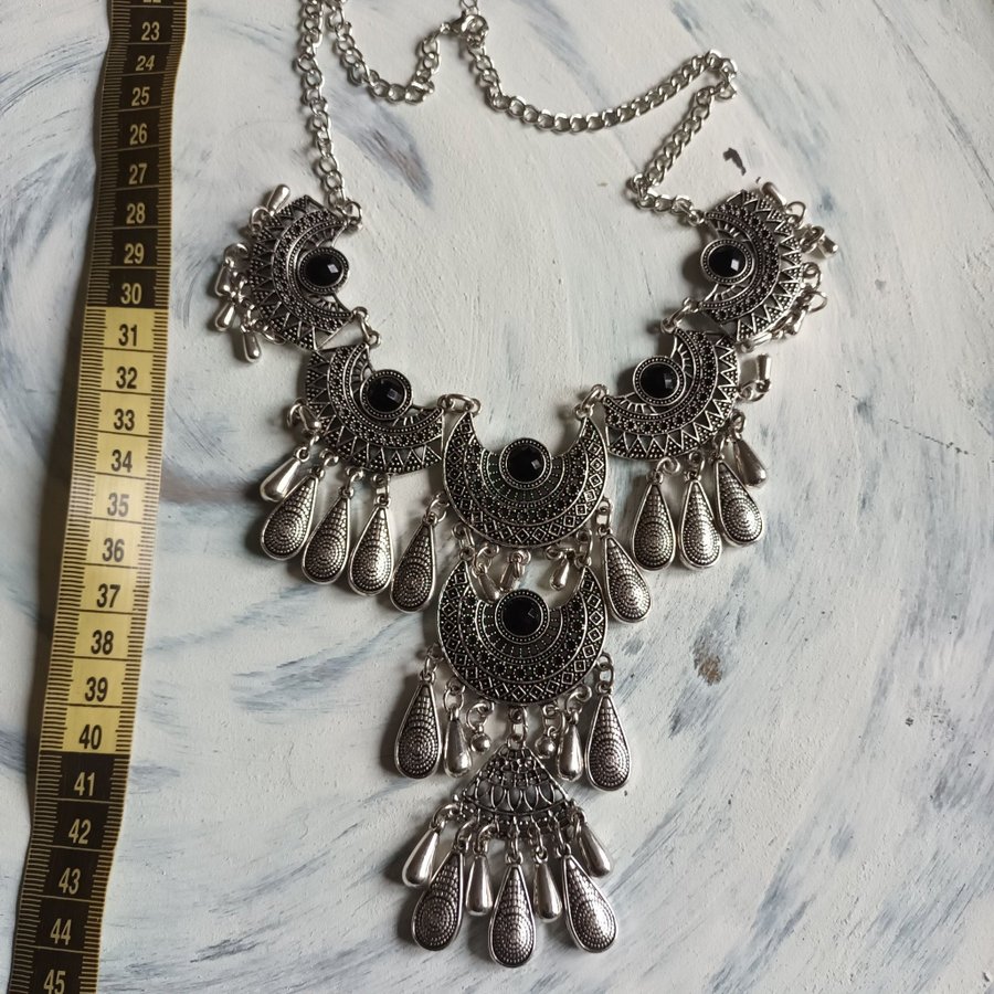 Underbart halsband,silverfärgat,statement,magiskt,bohemiskt,boho,trend,nytt