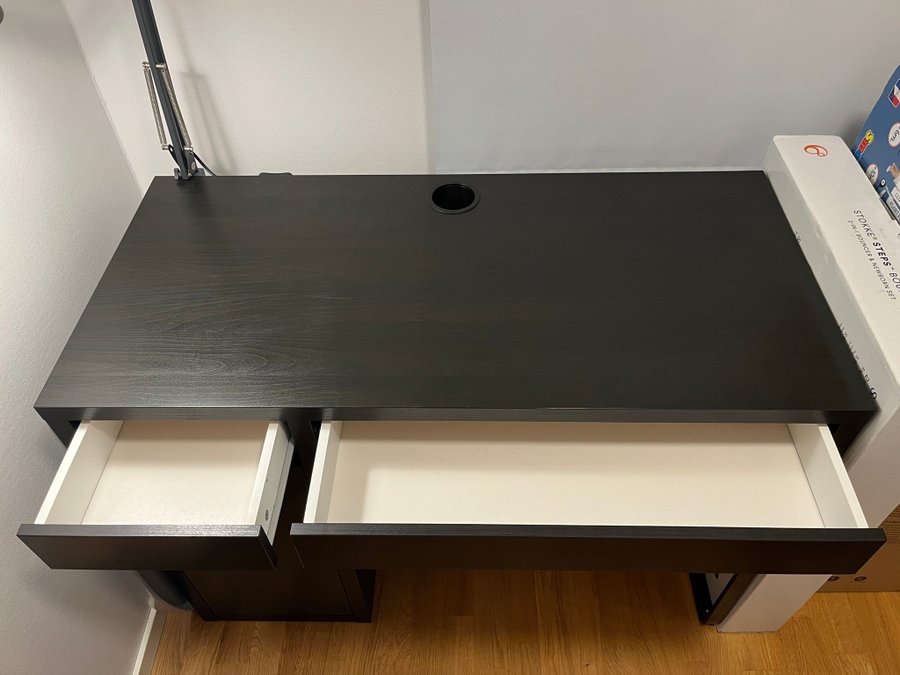 IKEA MICKE Skrivbord (svart, 105x50 cm)