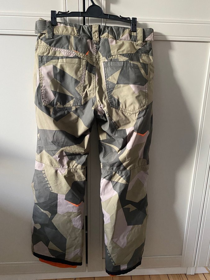 Burton camo skidbyxor, storlek 140-147