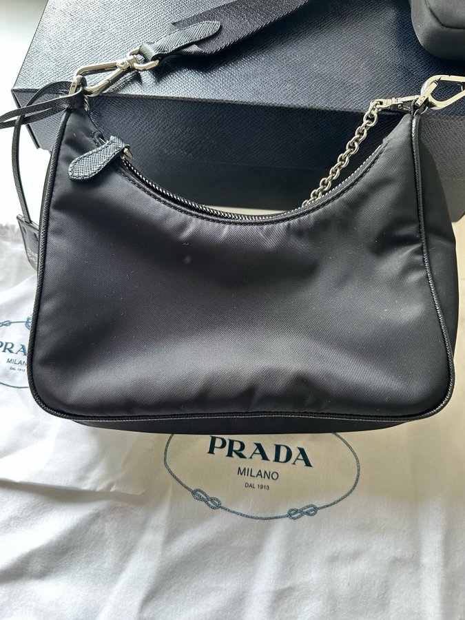 Prada Re-Edition 2005 Re-Nylon bag i toppskick!