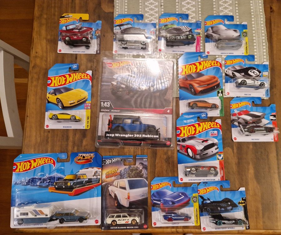 Hot Wheels bilar - 14 stycken bla treasure hunt, volvo drift camper mfl. 1KR!!!