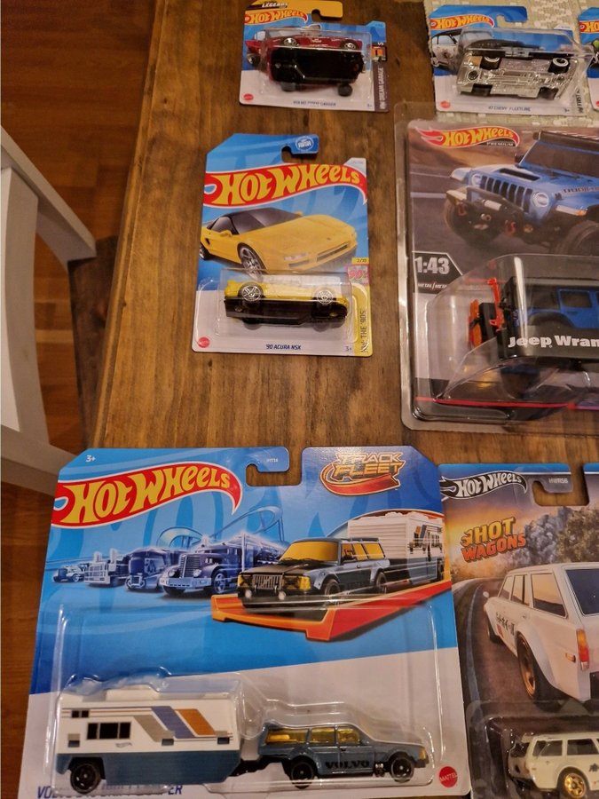 Hot Wheels bilar - 14 stycken bla treasure hunt, volvo drift camper mfl. 1KR!!!