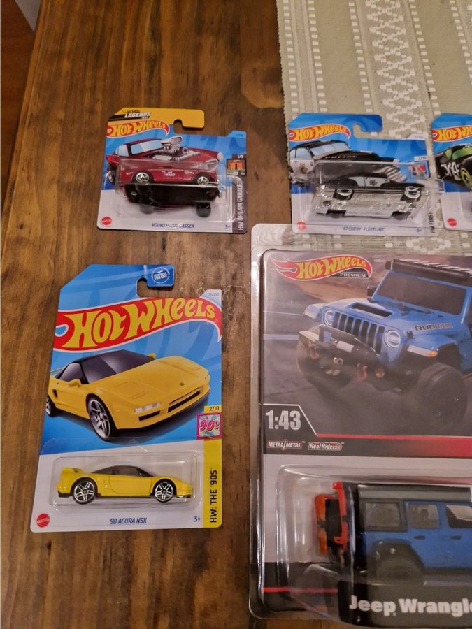 Hot Wheels bilar - 14 stycken bla treasure hunt, volvo drift camper mfl. 1KR!!!