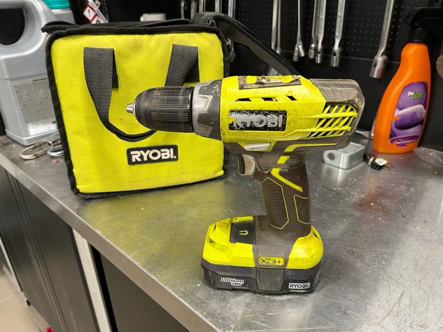 Ryobi 18V Skruvdragare med batteri och laddare