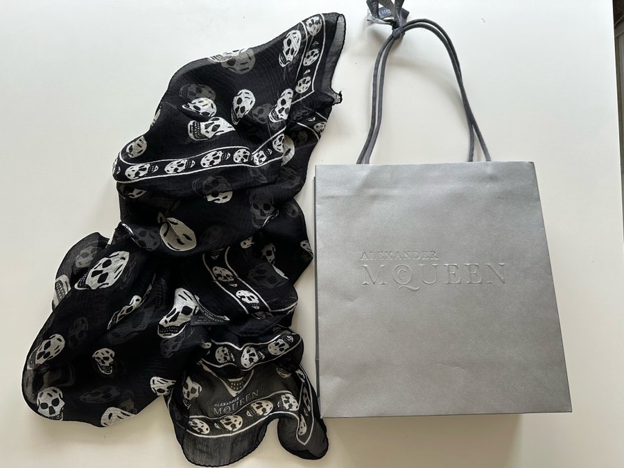 Alexander McQueen ikoniska siden silke sjal Scarf med dödskallar