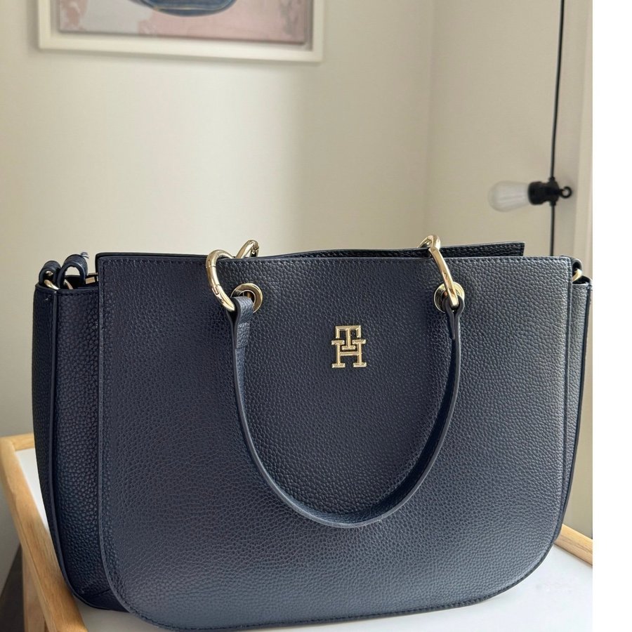 Tommy Hilfiger bag