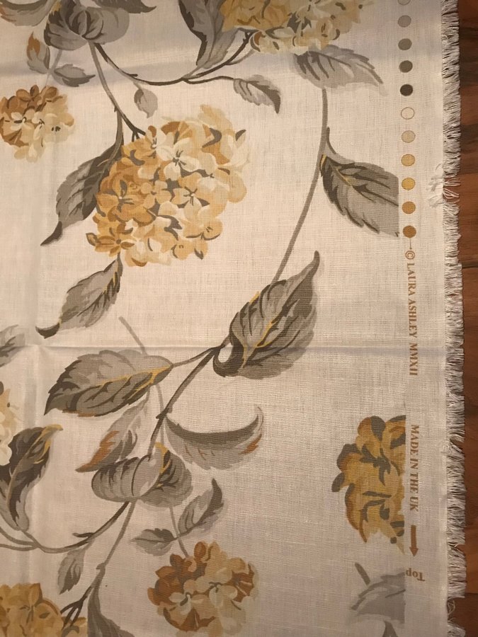 Laura Ashley HYDRANGEA CAMOMILE made in uk design tyg 110x140 cm nytt oanvänt