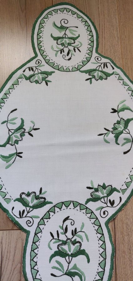 Handbroderad löpare, linne, jugendstil