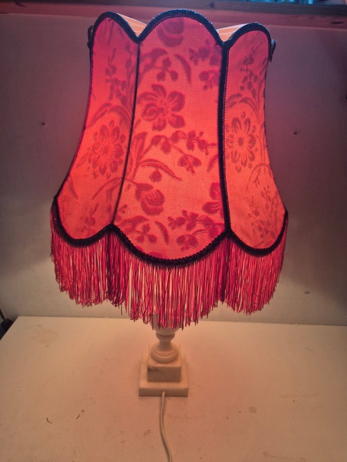 Stor Bordslampa med marmor fot  rosa tyg skärm