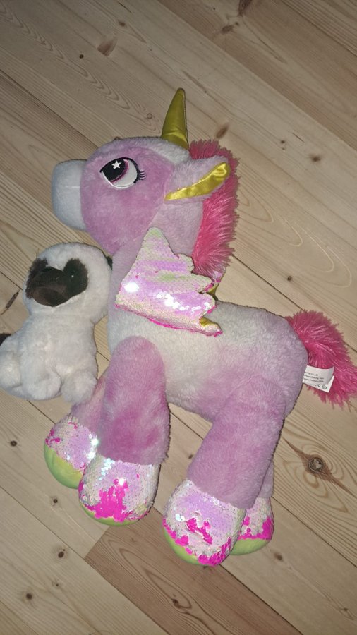 Stor enhörning unicorn med glittervingar och liten hund gosedjur mjukisdjur