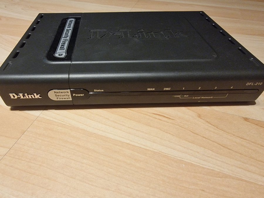 D-Link DFL-210 Network Security Firewall. Utan kablar