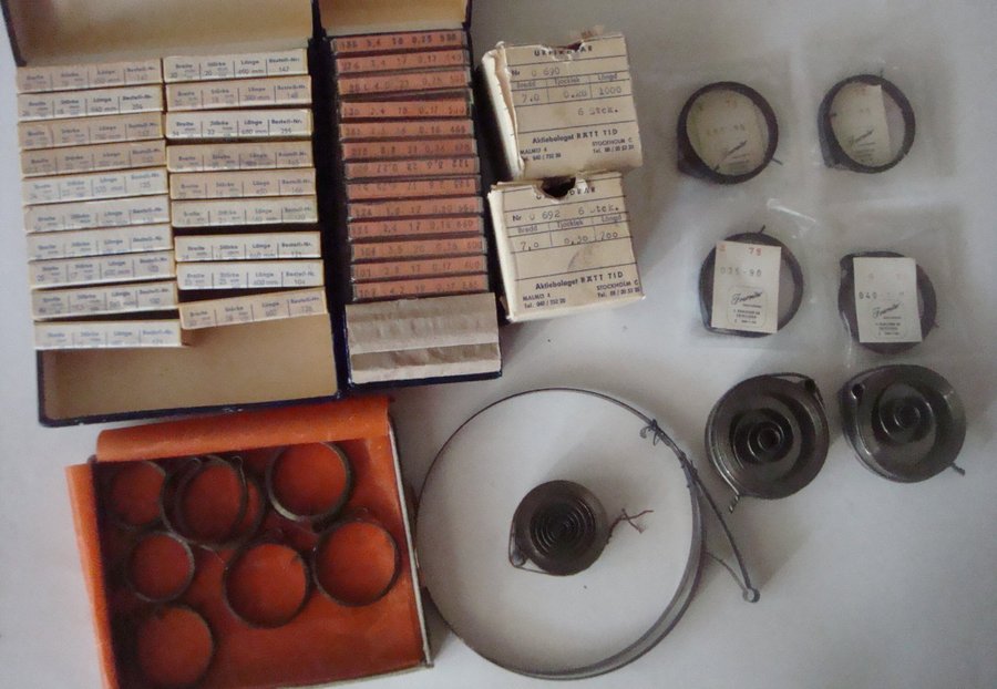 Unused springs for vintage alarm clocks(about 60 pcs.)