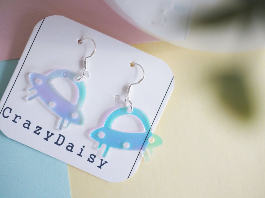 Super cute UFO earrings