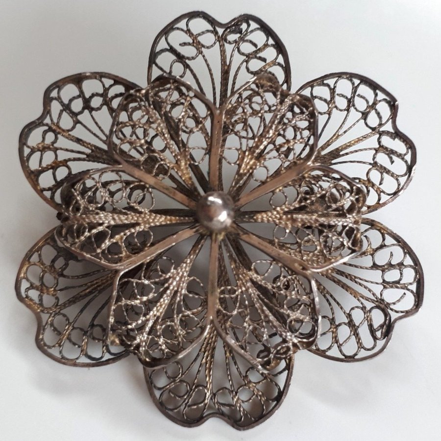 Old Filigree Brooch 4cm. Filigran Brosch Blomma 5g. Gammel Broche. Blomst. Antik