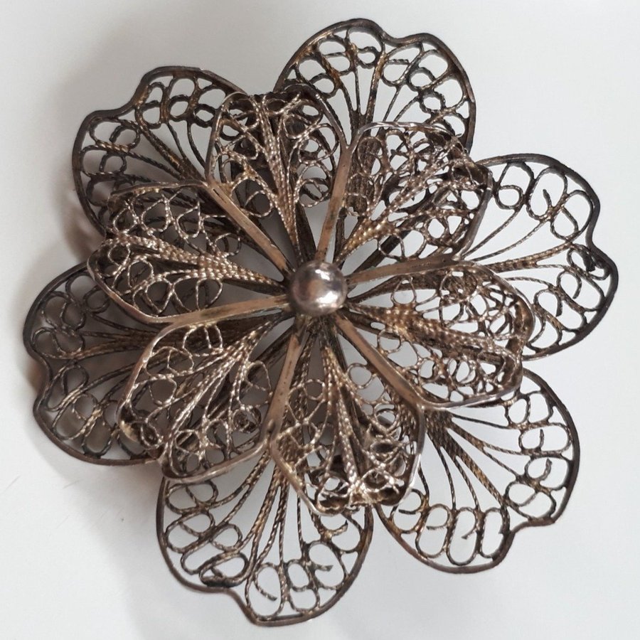 Old Filigree Brooch 4cm. Filigran Brosch Blomma 5g. Gammel Broche. Blomst. Antik