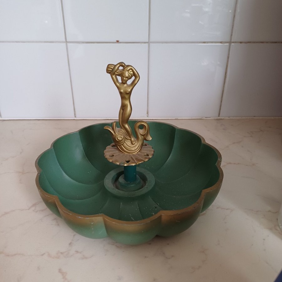 KLYFTSKÅL m. Blomsterfakir art deco Stjärnmetall skål 1900-tal