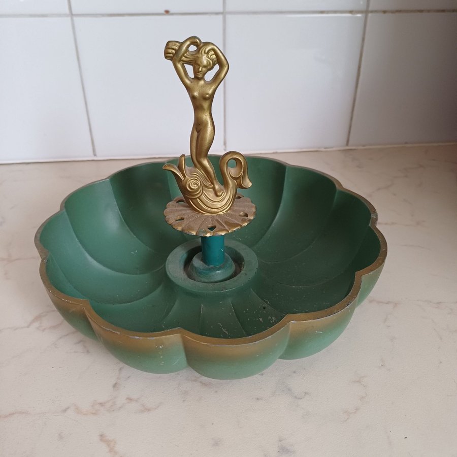 KLYFTSKÅL m. Blomsterfakir art deco Stjärnmetall skål 1900-tal