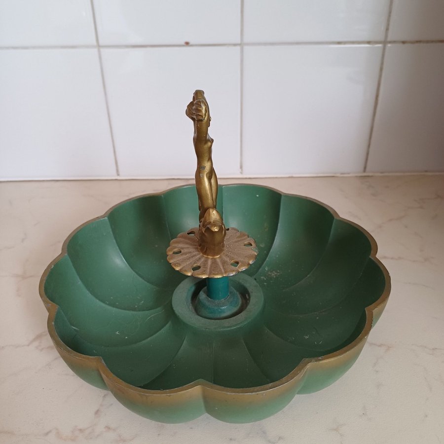 KLYFTSKÅL m. Blomsterfakir art deco Stjärnmetall skål 1900-tal