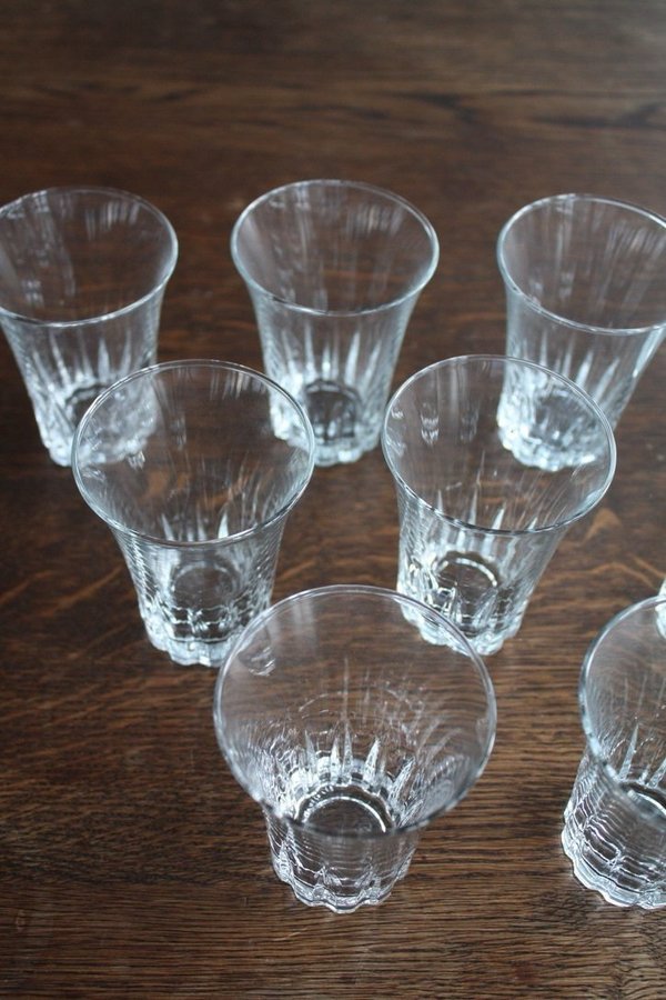 VINTAGE 9 st underbara äldre munblåsta Glas • selterglas • dricksglas