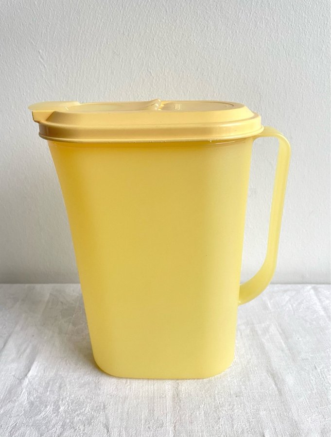 Tupperware kanna tillbringare 2 liter. Fin färg, gul. Transparant. NYSKICK!