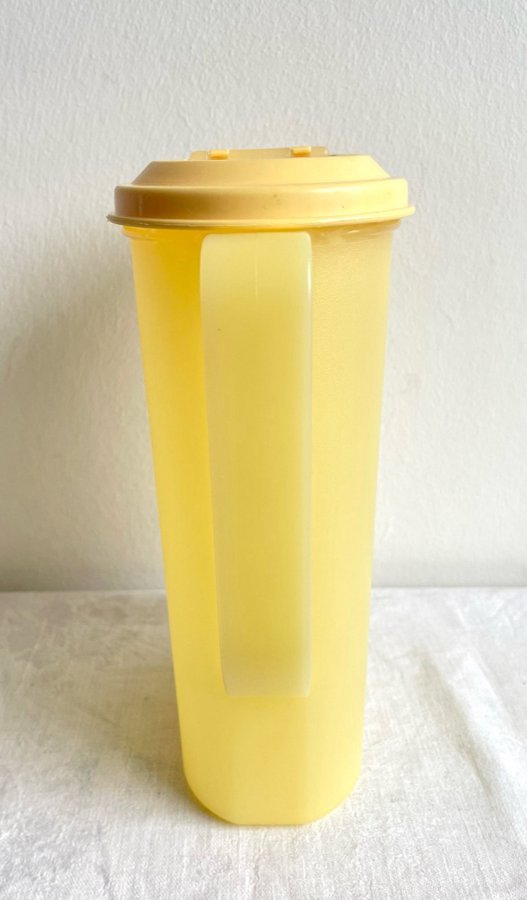 Tupperware kanna tillbringare 2 liter. Fin färg, gul. Transparant. NYSKICK!