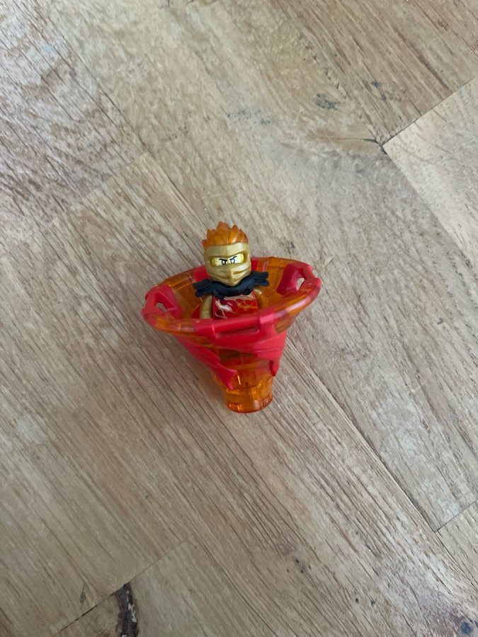 Lego Ninjago Spinjitzu Spinner med Kai minifigur.