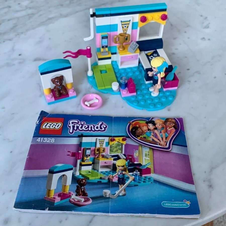 LEGO Friends 41328 - Stephanie's Rum