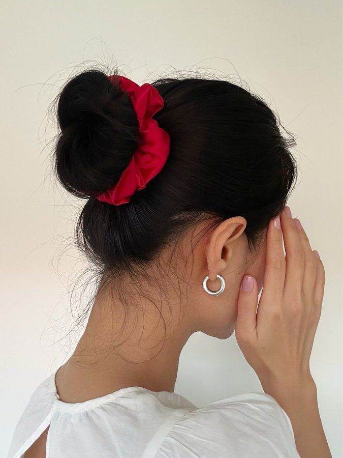 100% Mullbärssilke scrunchie, Röd 10cm