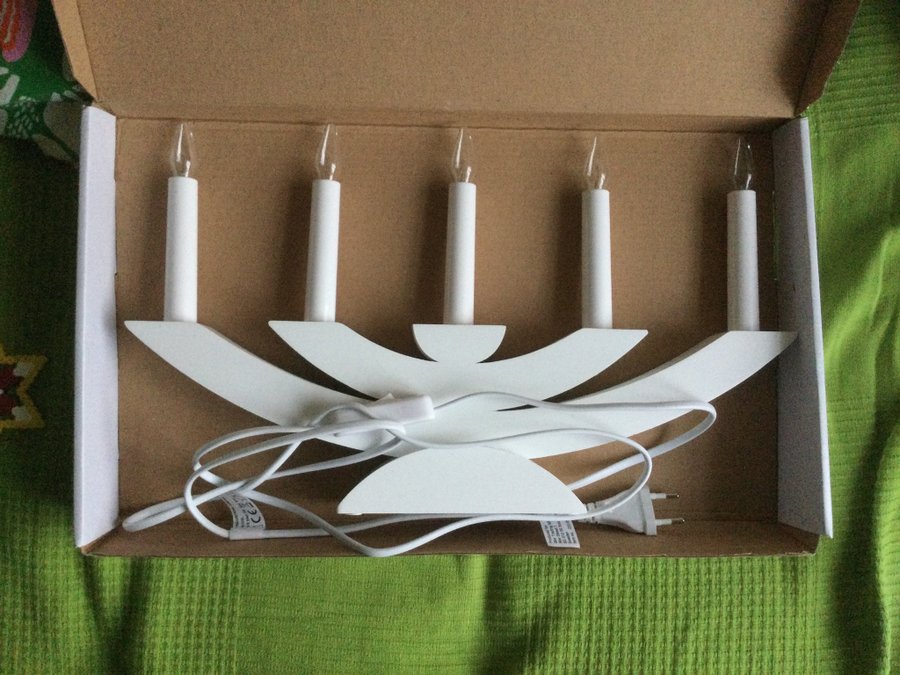 Elektrisk ljusstake, vitt trä, Navida Candlestick