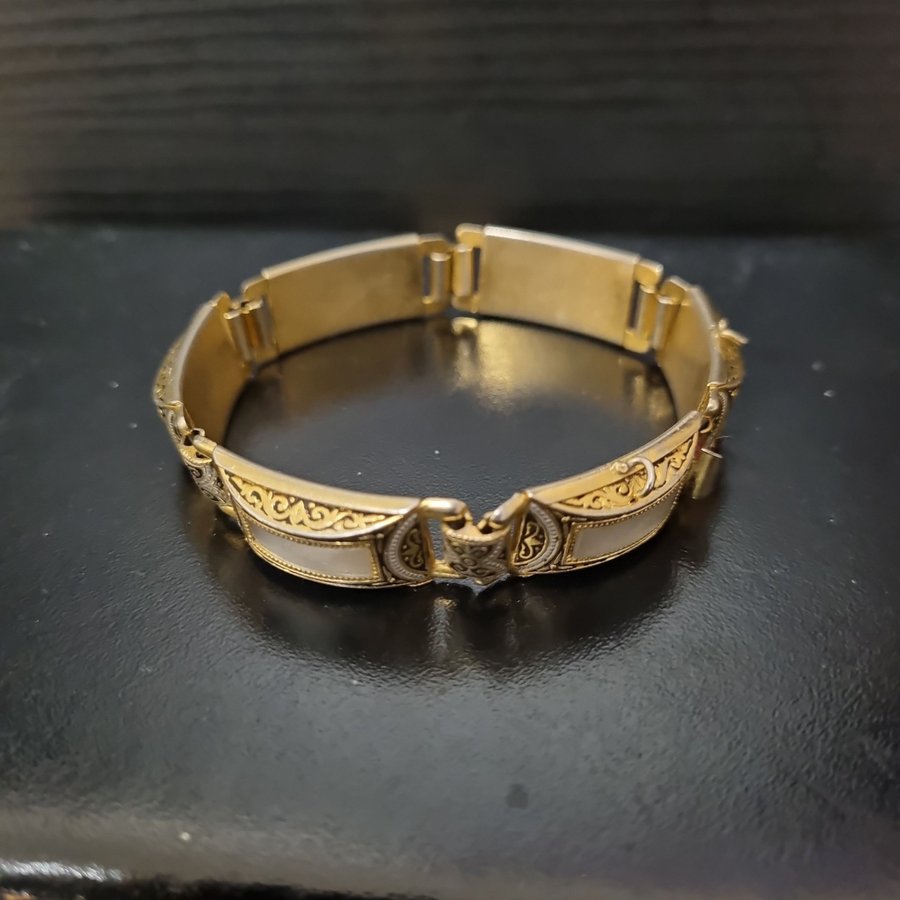 Armbandet