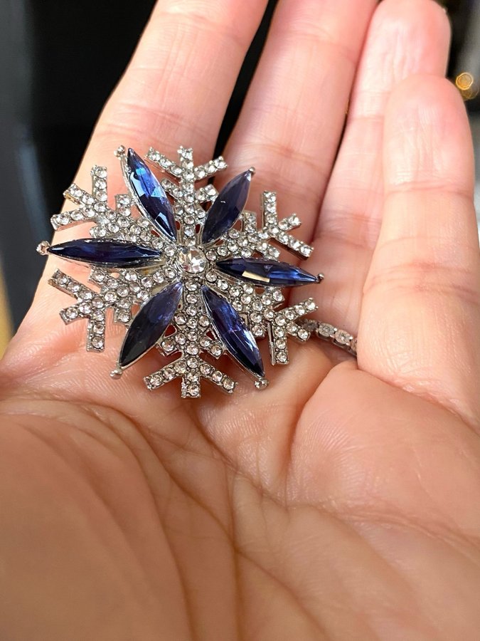 Söt ny brosch snöflinga med strass