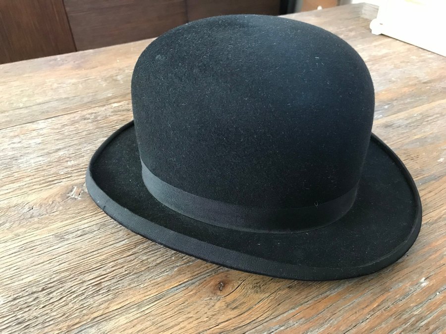 Dandy svart hatt storlek 57