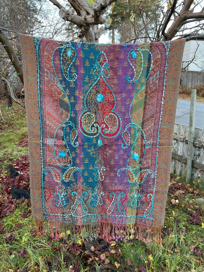 Ny Handbroderad Sjal Halsduk av 100% Kokt Ull från Nepal, ca 200 x 75 cm No.14