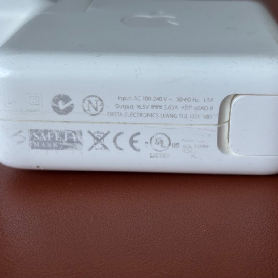 Apple 60W MagSafe Power Adapter