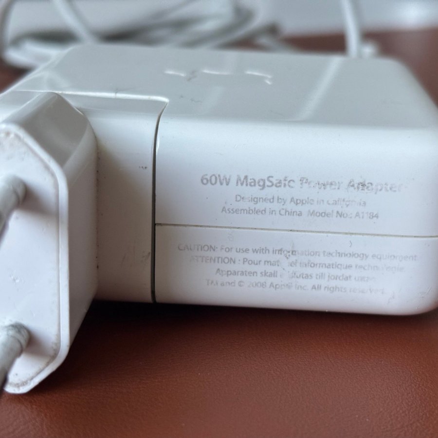 Apple 60W MagSafe Power Adapter