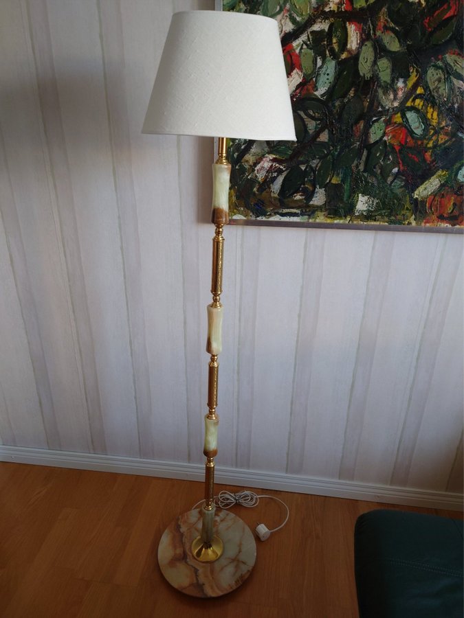 Golvlampa i marmor/mässing