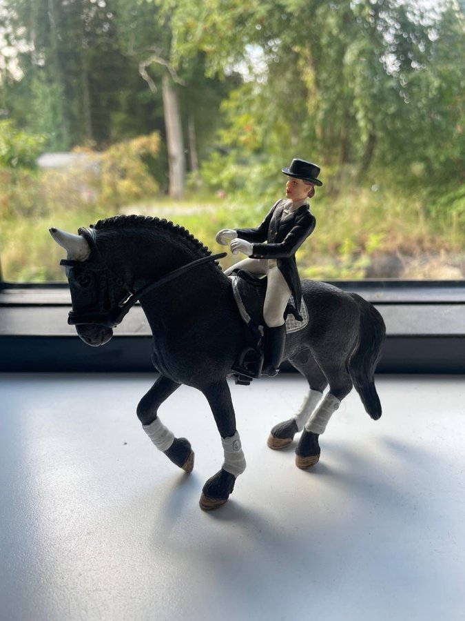 Schleich Häst med Ryttare Dressyr