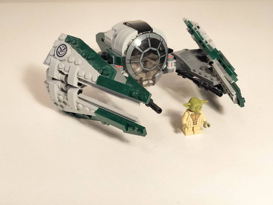 LEGO Star Wars Yodas Jedi Starfighter 75168