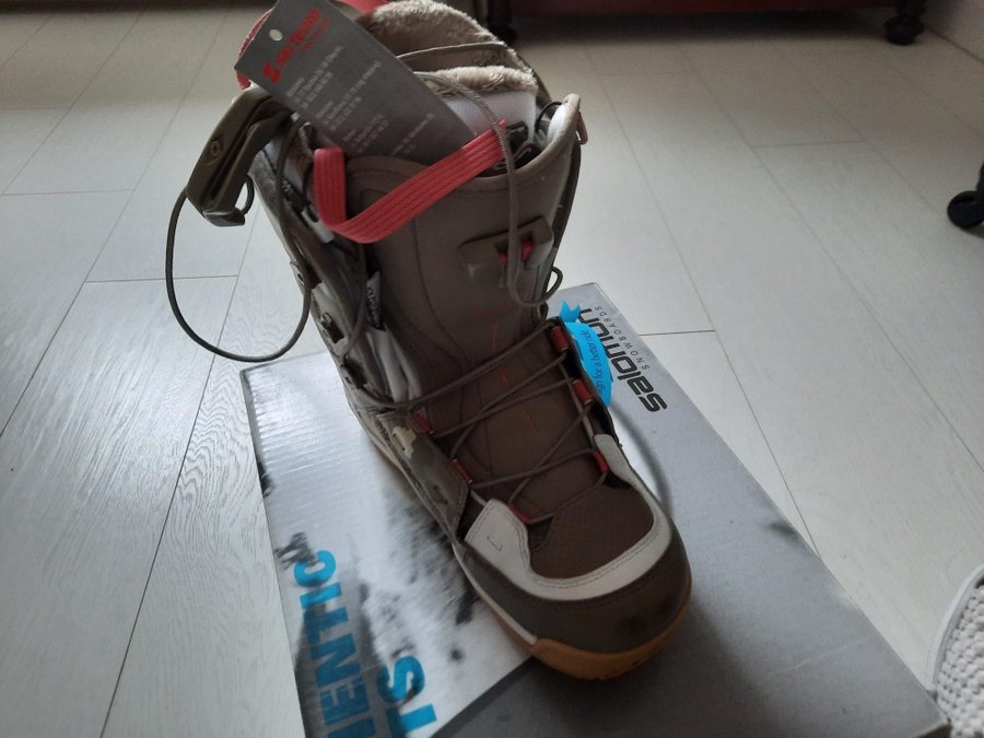 Snowboard boots Salomon size 42