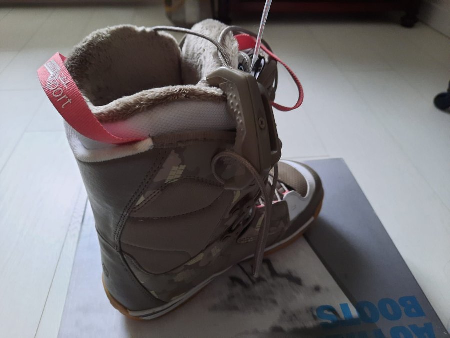 Snowboard boots Salomon size 42