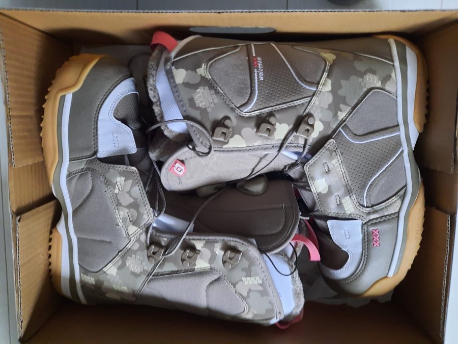 Snowboard boots Salomon size 42