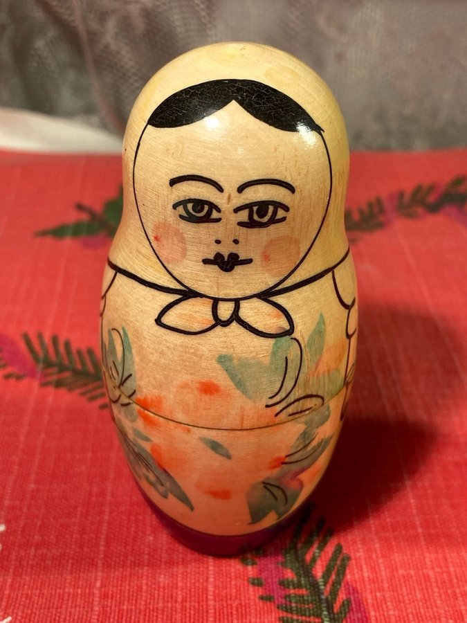 RYSKA DOCKOR TRÄ ÄKTA BABUSHKA MATRYOSHKA - FYRA DELAR - VINTAGE