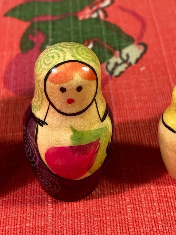 RYSKA DOCKOR TRÄ ÄKTA BABUSHKA MATRYOSHKA - FYRA DELAR - VINTAGE