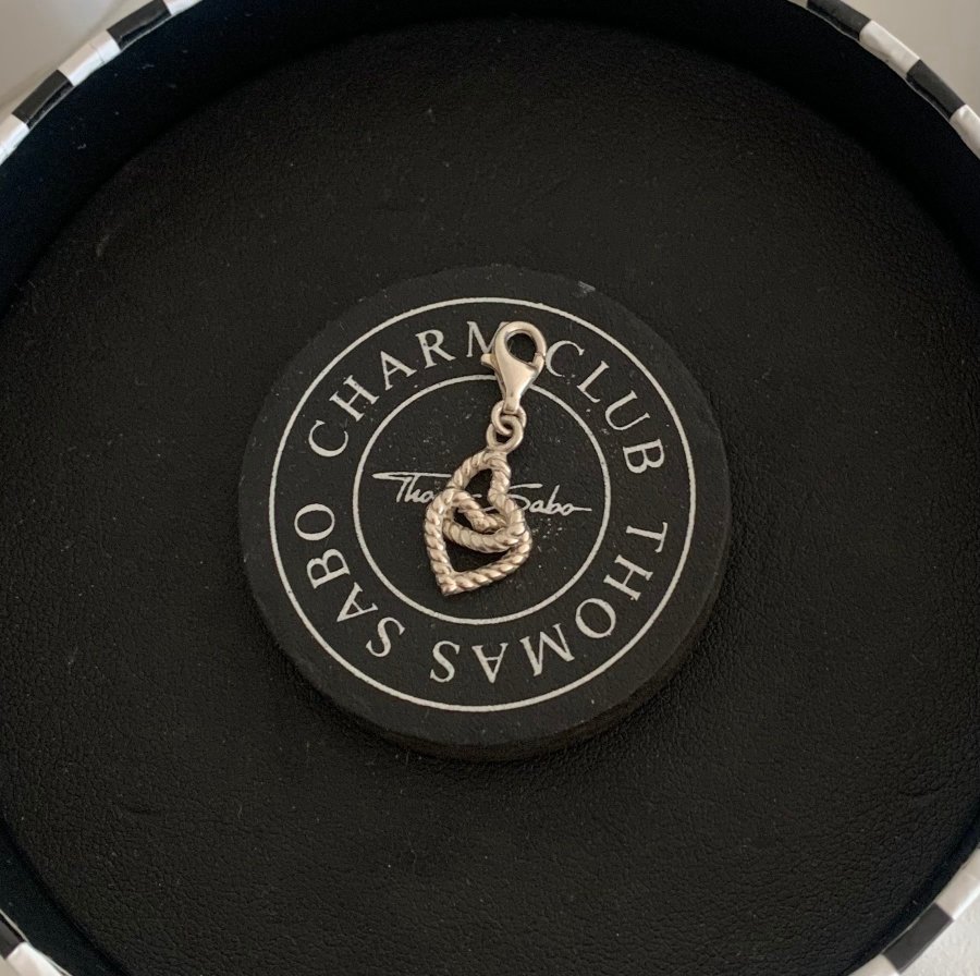 Thomas Sabo charm / berlock, tvinnade dubbla hjärtan / sammanflätade hjärtan.