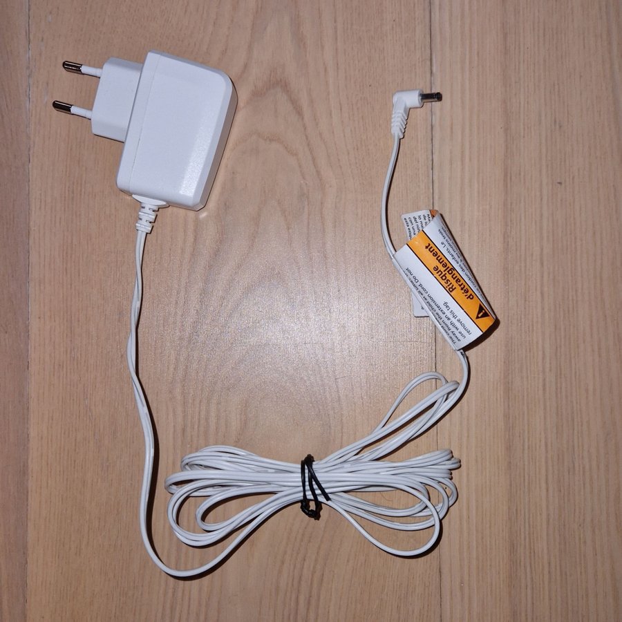 AC-adapter 5V 0.7A