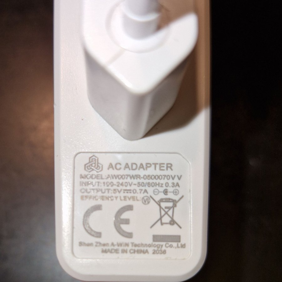 AC-adapter 5V 0.7A