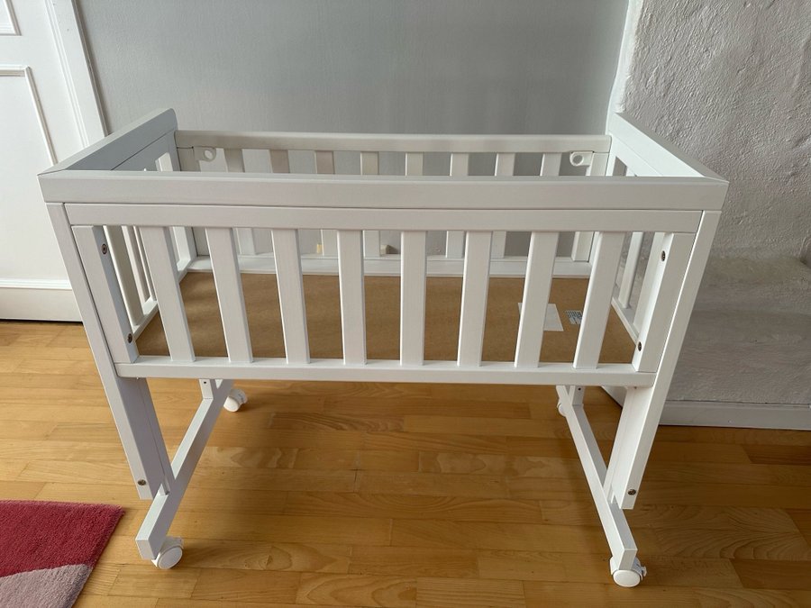 Troll Bedside Crib